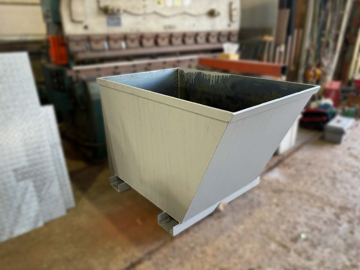 工場で使用する屑入れ