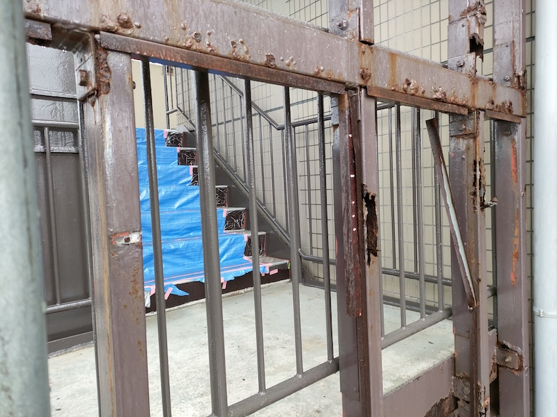 アパート外階段の鉄骨胴縁取り替え工事【Before】